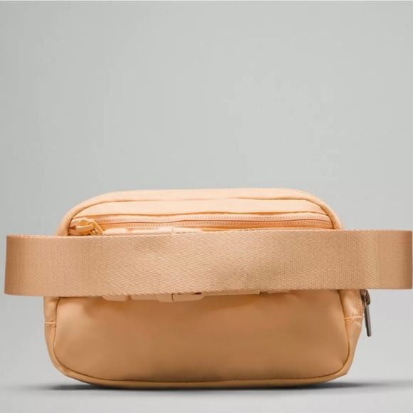 Lululemon Everywhere Belt Bag 1L NWT - Picture 4 of 4